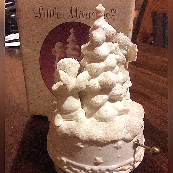 Russ/Little Miracles Christmas Music Box. Plays "White Christmas". Cream Colored - Picture 2 of 4